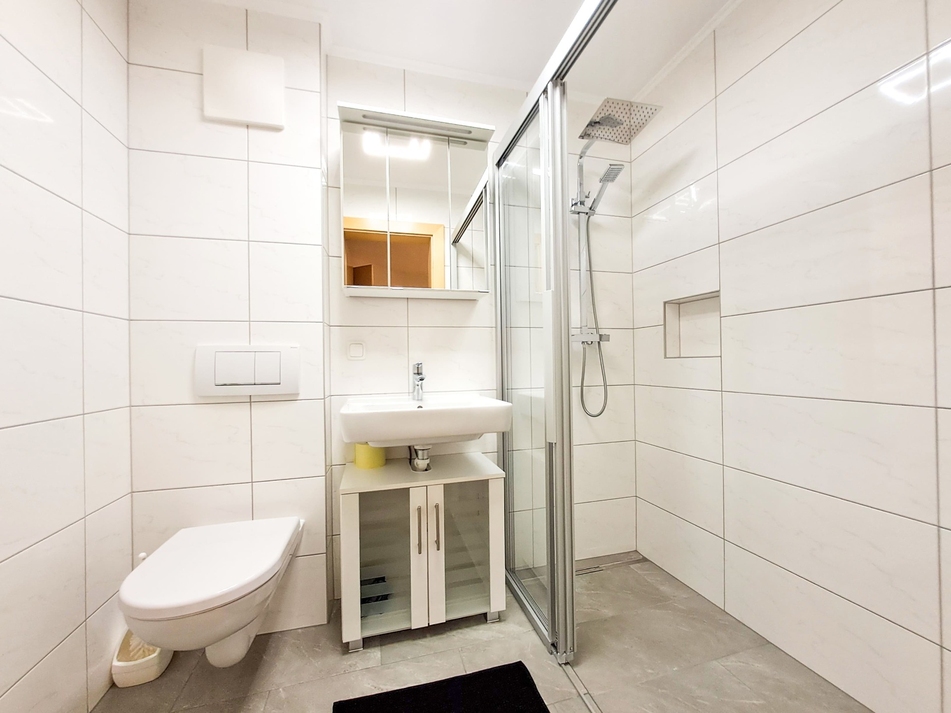 ​​Ferienwohnung Bergwelt Badezimmer mit Dusche