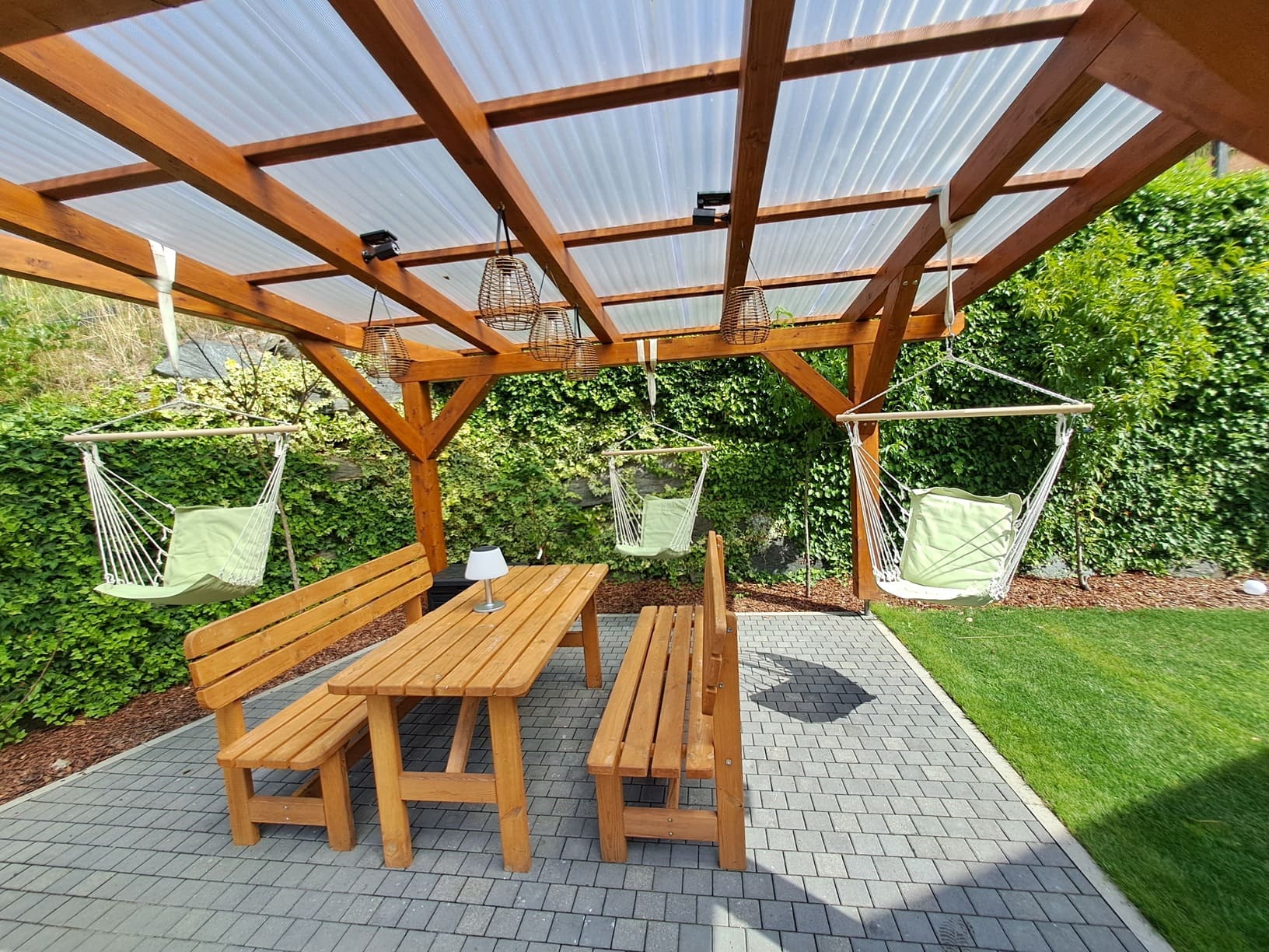 ​​Ferienwohnung Bergwelt Garten mit Blick auf den Ossiacher See