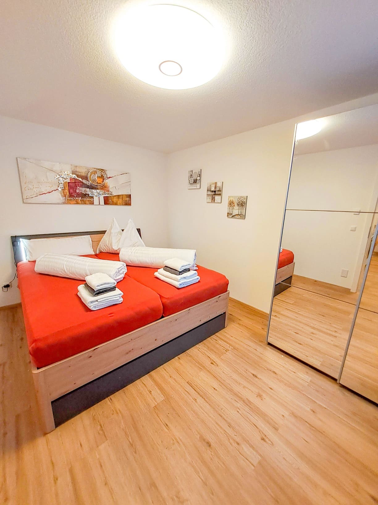 ​​Ferienwohnung Bergwelt  Schlafzimmer mit Doppelbett 